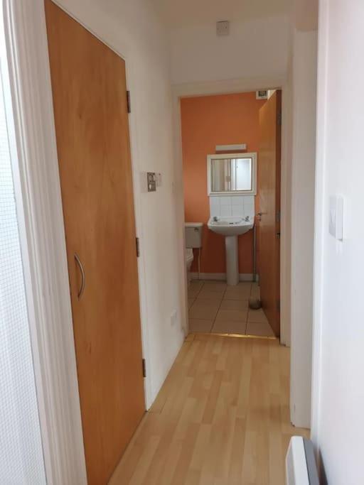 להינץ' Village Centre Apartment מראה חיצוני תמונה