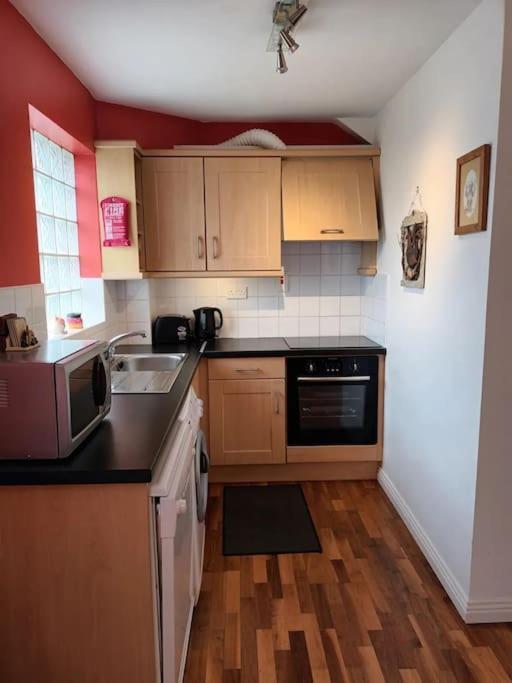 להינץ' Village Centre Apartment מראה חיצוני תמונה