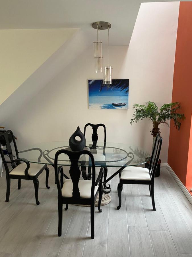 להינץ' Village Centre Apartment מראה חיצוני תמונה