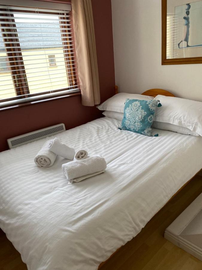 להינץ' Village Centre Apartment מראה חיצוני תמונה