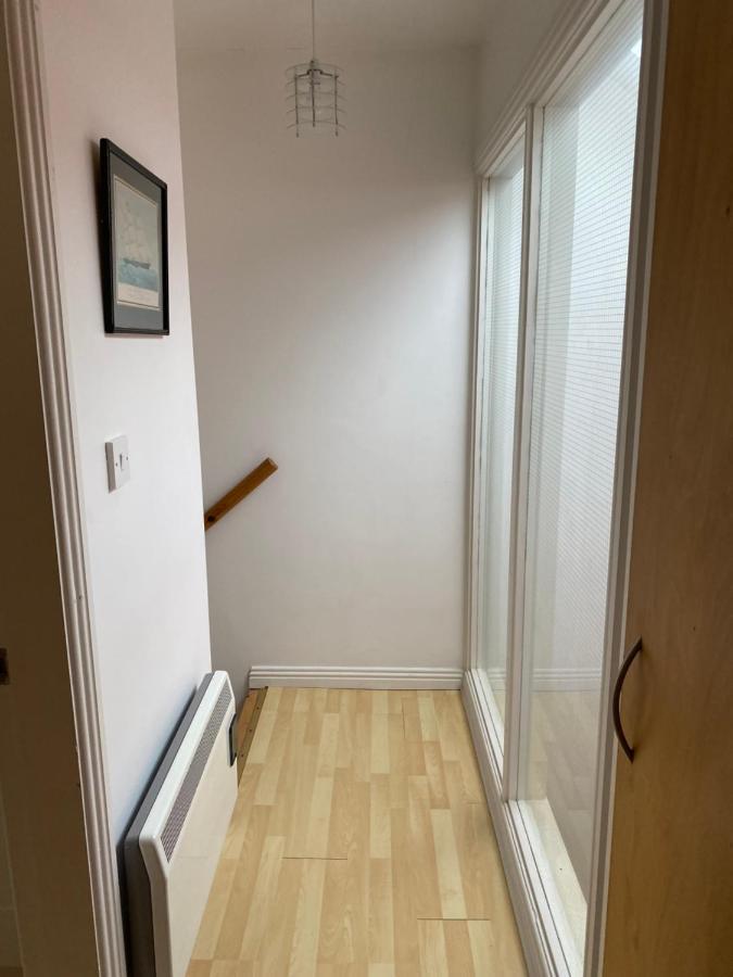 להינץ' Village Centre Apartment מראה חיצוני תמונה