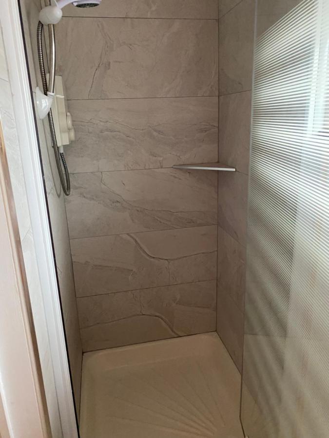 להינץ' Village Centre Apartment מראה חיצוני תמונה