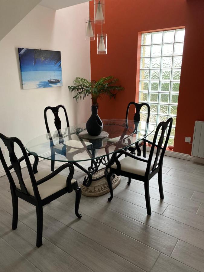 להינץ' Village Centre Apartment מראה חיצוני תמונה